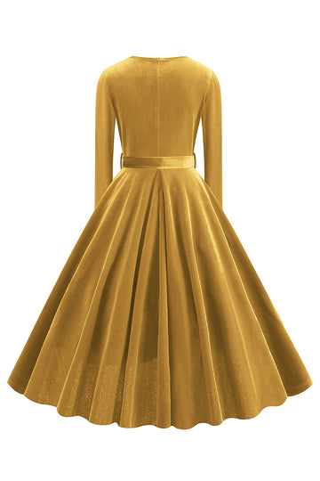 Vestido amarillo de manga larga plisada con escote en V de la década de 1950